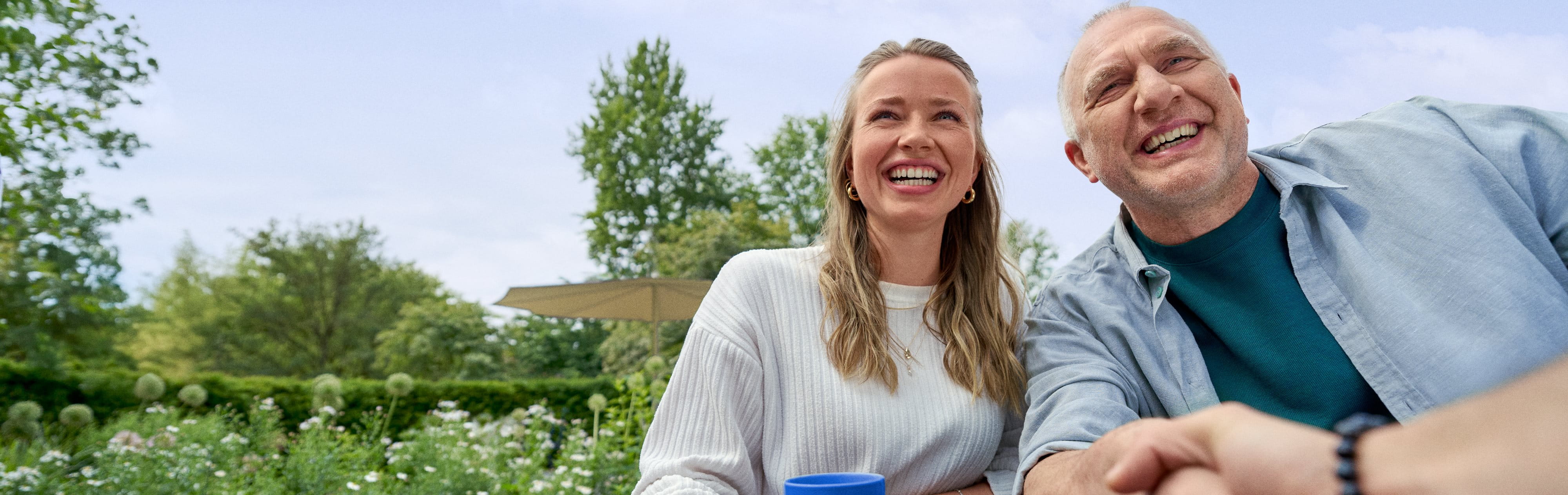 Beiersdorf employees connecting in an outdoor workspace, reflecting wellbeing, flexibility and an inclusive workplace culture.